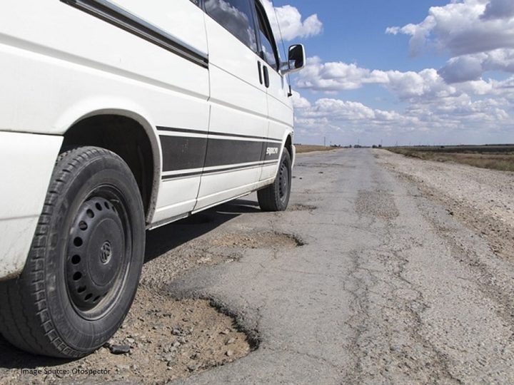 Ciri-Ciri Roda Mobil Rusak Akibat Sering Hantam Lubang