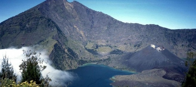 gunung binaiya