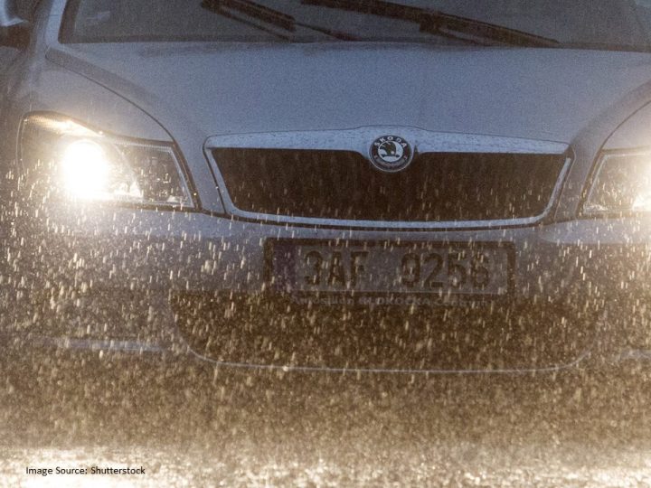 Cara Aman Mengemudikan Mobil saat Cuaca Hujan