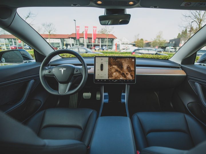 mobil-listrik-tesla