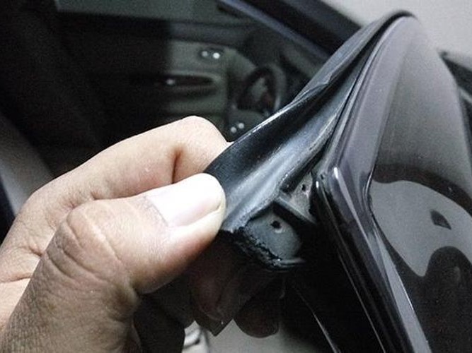 Cara Merawat Karet Kaca Mobil