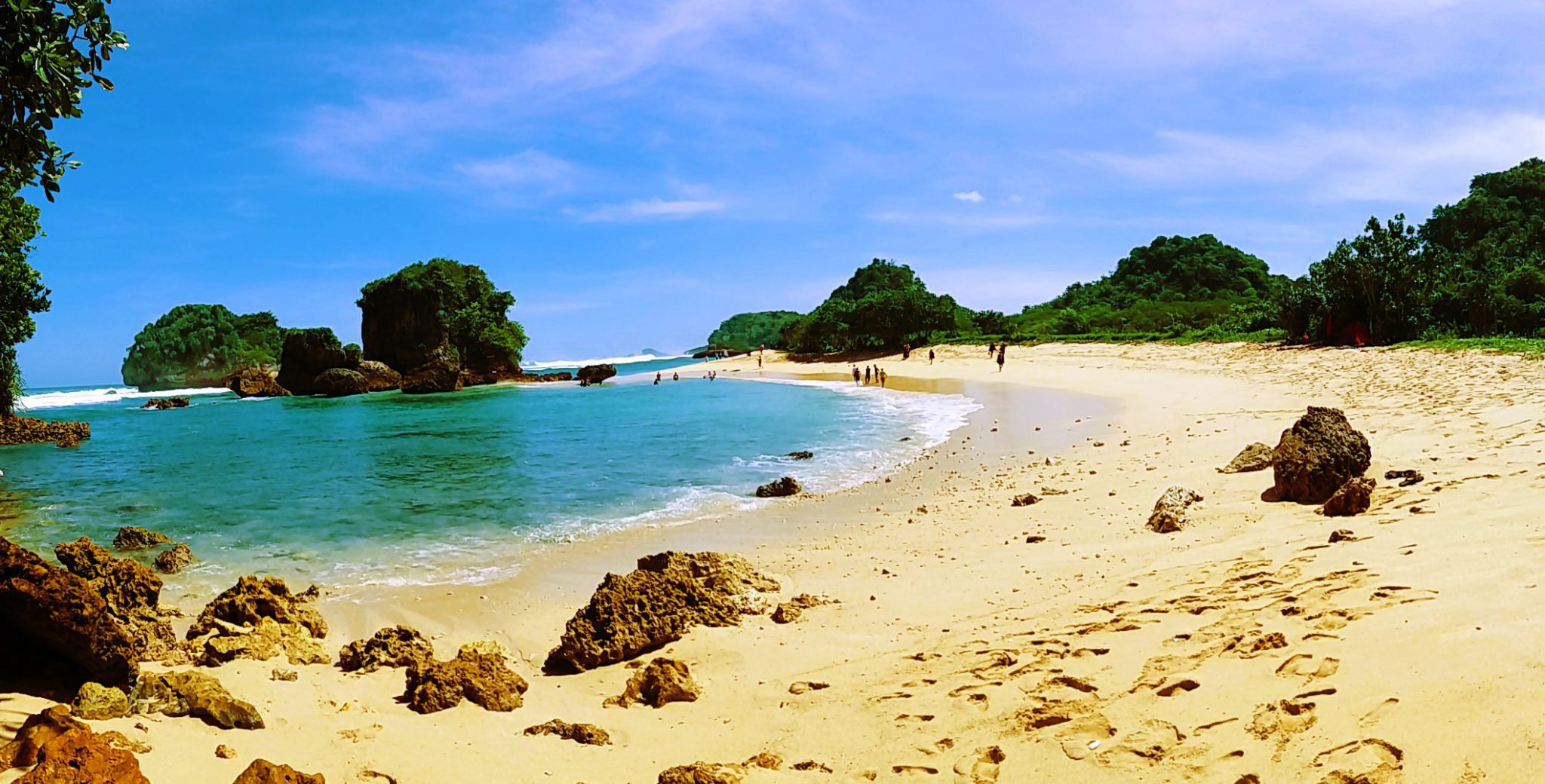 Pantai Watu Leter Malang