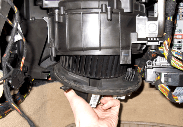 cara membersihkan blower ac mobil