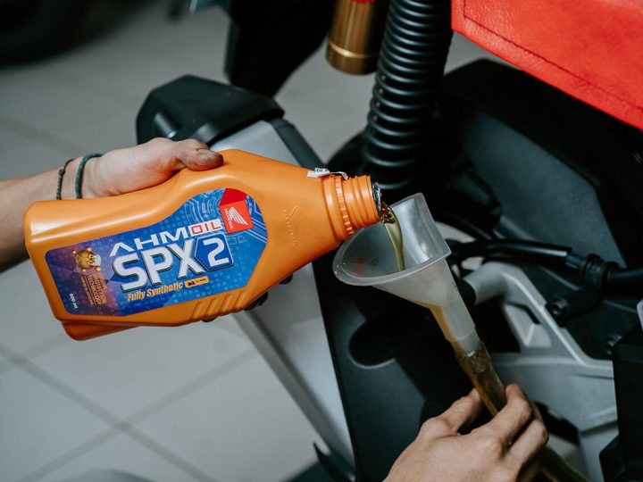 Cara Mengetahui Oli Motor Matic Harus Diganti!