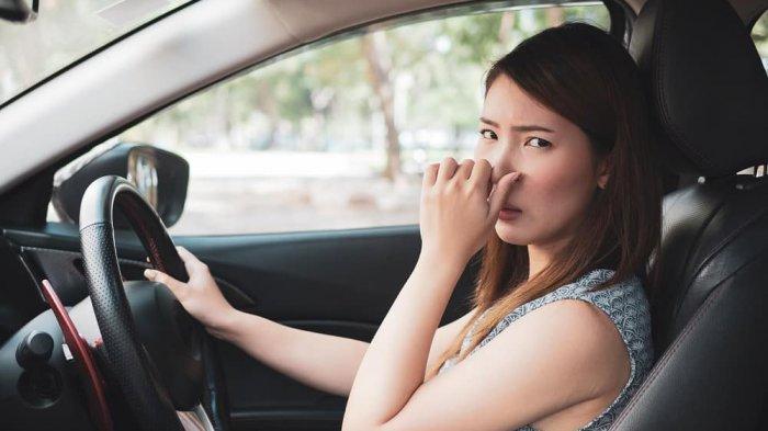 cara menghilangkan bau ikan di mobil