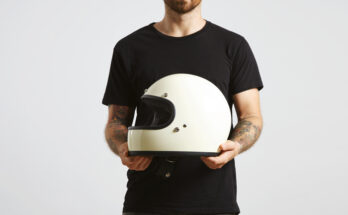cara mencuci helm