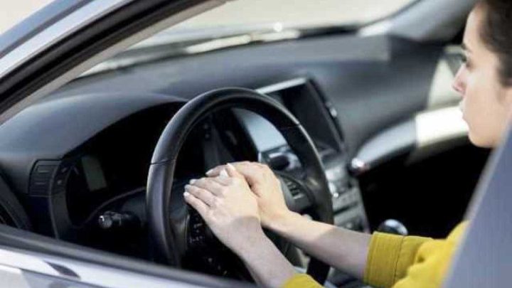 penyebab setir mobil goyang
