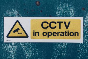 memasang cctv
