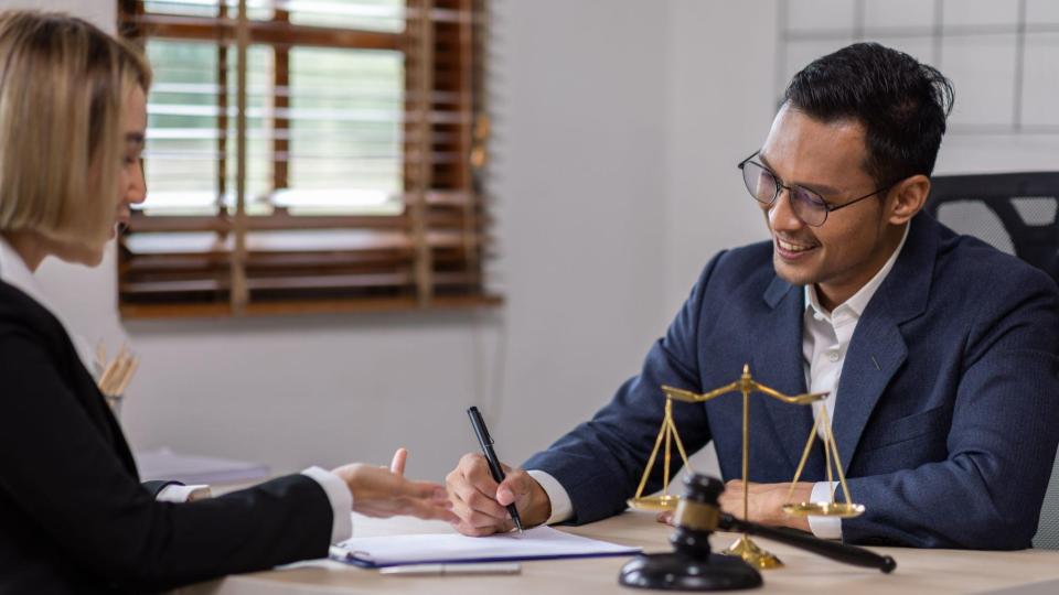 Hukum Asuransi di Indonesia: Ketentuan, Tujuan, dan Jenis 2 hukum asuransi