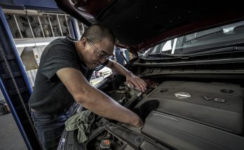 Montir mobil panggilan