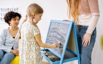 Cara mengajari anak menulis usia 3 tahun
