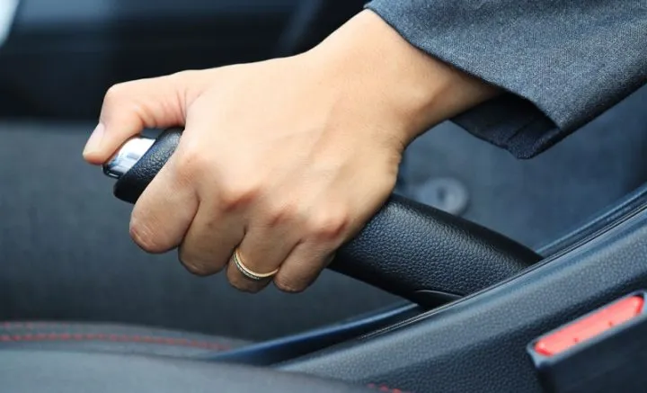 5 Cara Mengatasi Rem Tangan Mobil Macet, Anda Harus Tahu! 1 Cara Mengatasi Rem Tangan Mobil Macet