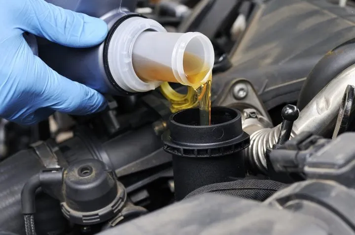 3 Cara Memilih Oli Mobil Matic Terbaik untuk Mesin Kendaraan 1 cara memilih oli mobil matic