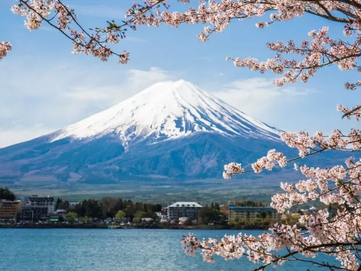 7 Rekomendasi Tempat Wisata di Jepang Terpopuler yang Wajib Dijelajahi 1 gunung fuji