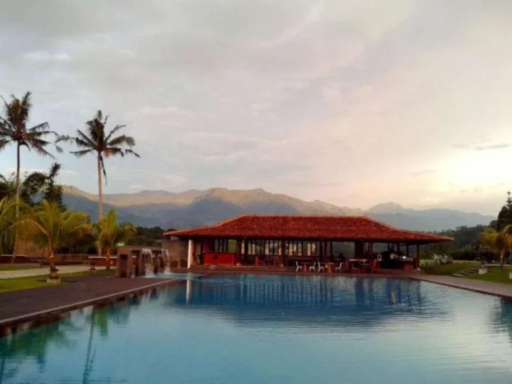 5 Hotel Mewah untuk Staycation Bogor. Harga Mulai dari 300 Ribu! 1 Jimmers Mountain Resort