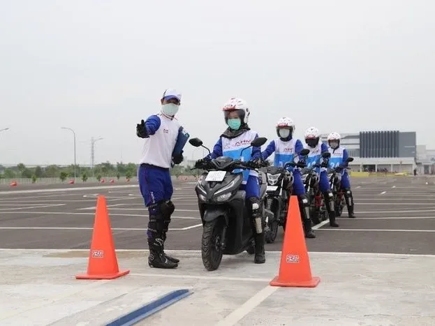 Cara Belajar Keseimbangan Naik Motor Agar Tidak Oleng dan Jatuh 1 belajar naik motor