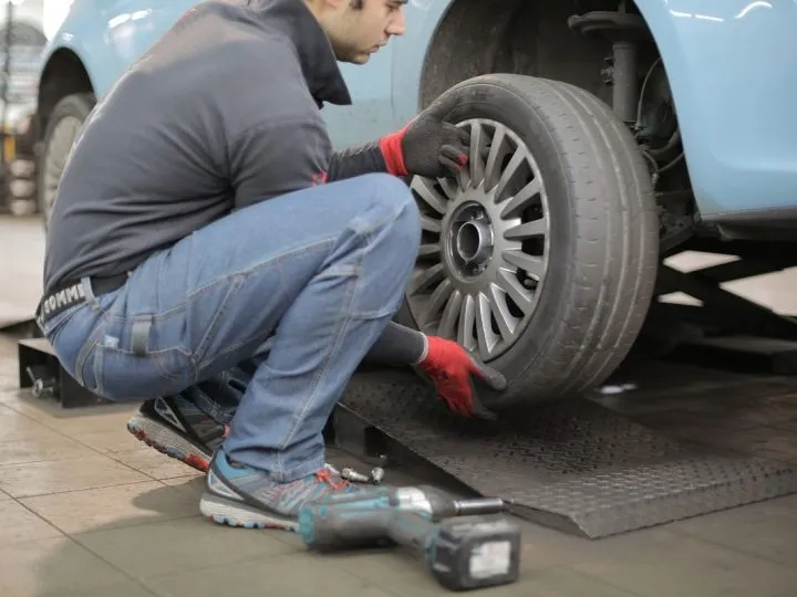 Simak Ini! 6 Jenis Dongkrak Mobil dan Mekanisme Kerjanya 1 jenis dongkrak mobil